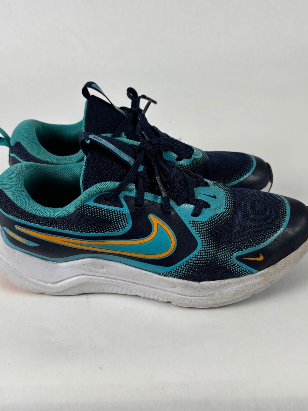 Nike, Cosmic Runner, Teal/Blue, Lightweight, Women's Size 7.5, Men's 6. Youth 6y
